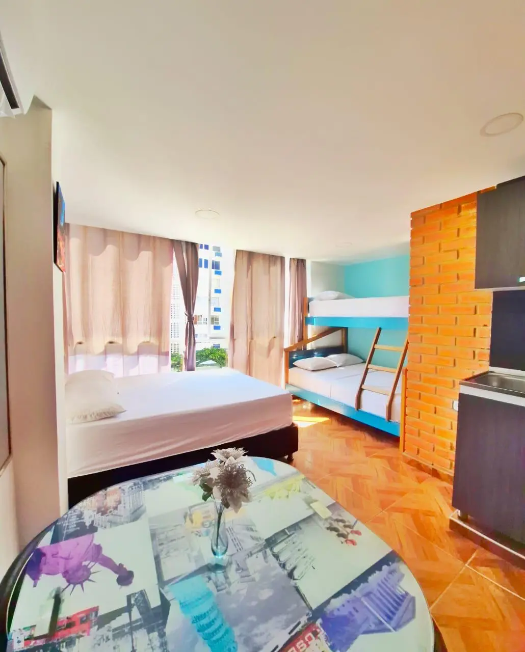 Apartamento Aloha 101 en El Rodadero — sala con cama doble